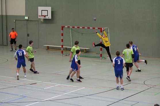 Das war knapp (Foto: Karl-Heinz Herrmann) Das war knapp (Foto: Karl-Heinz Herrmann)