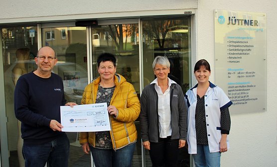 Spende an das Kuratorium (Foto: Karl-Heinz Herrmann)