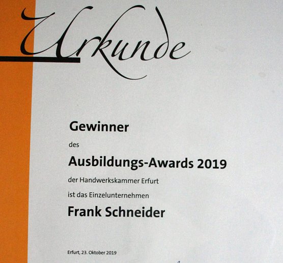 Ausbildungs-Award 2019 übergeben (Foto: Karl-Heinz Herrmann) Ausbildungs-Award 2019 übergeben (Foto: Karl-Heinz Herrmann)