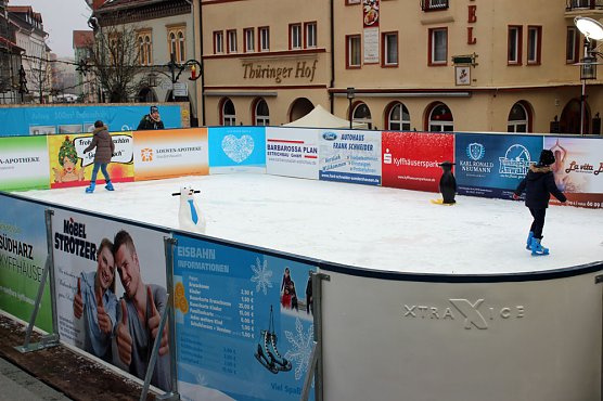 Dancing on Kunsteis (Foto: Karl-Heinz Herrmann)