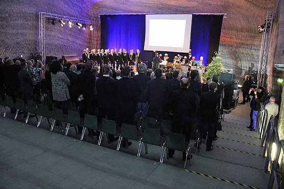 Zwei Mal Ehrenarschleder verliehen (Foto: Karl-Heinz Herrmann)