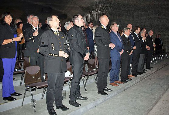 Zwei Mal Ehrenarschleder verliehen (Foto: Karl-Heinz Herrmann)