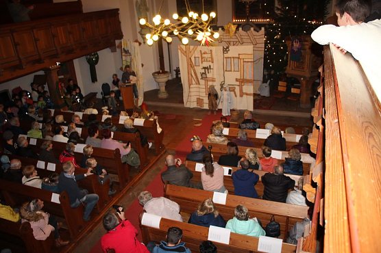 Krippenspiel und Adventsmarkt (Foto: Karl-Heinz Herrmann) Krippenspiel und Adventsmarkt (Foto: Karl-Heinz Herrmann)