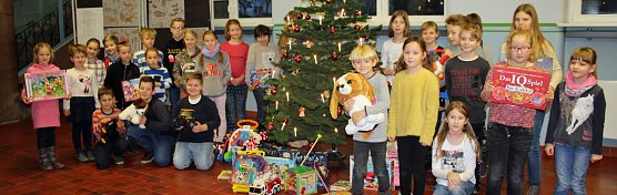 Wieder Spielzeug für die Tafel gespendet (Foto: Karl-Heinz Herrmann) Wieder Spielzeug für die Tafel gespendet (Foto: Karl-Heinz Herrmann)