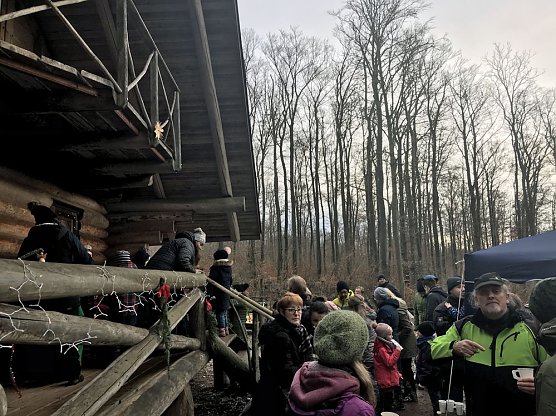 Weihnachtsmann und Blutbuchenkönigin waren am Possen (Foto: Steffen Eisfeld) Weihnachtsmann und Blutbuchenkönigin waren am Possen (Foto: Steffen Eisfeld)