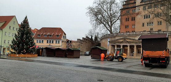 Weihnachtsmarkt und erfolgreiche Eisbahn (Foto: Karl-Heinz Herrmann)