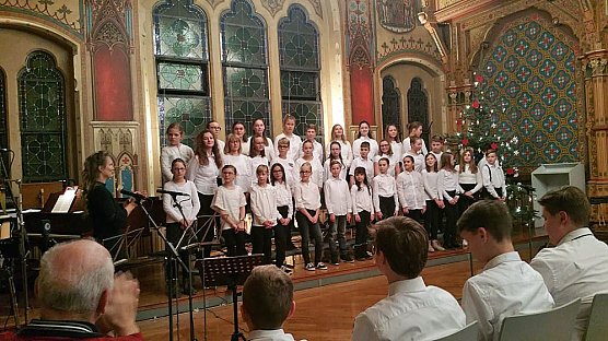 Scholl-Schüler singen für guten Zweck (Foto: privat) Scholl-Schüler singen für guten Zweck (Foto: privat)