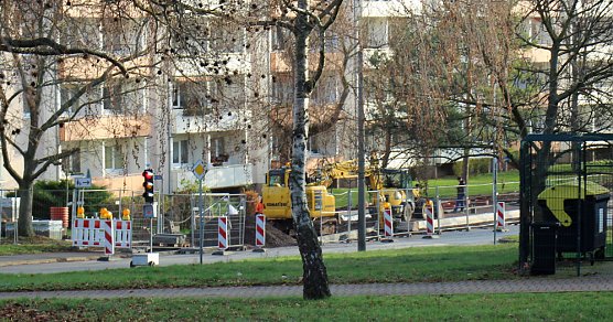 Erste Bushaltestelle im Borntal wird fertig (Foto: Karl-Heinz Herrmann)