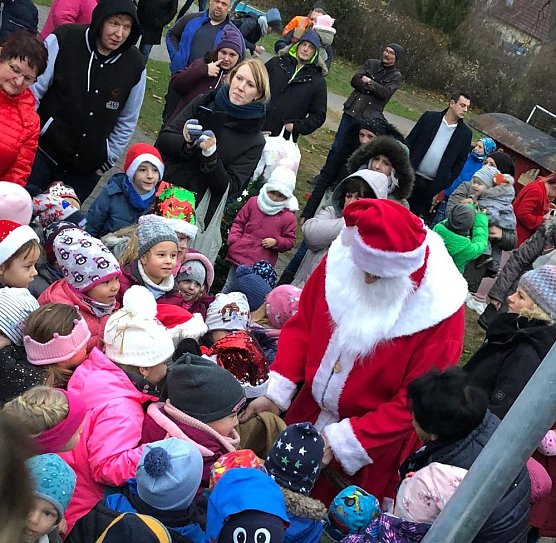 Der Nikolausmarkt der Kita Wipperg&auml;rtchen... (Foto: Claudia Hoffmann)