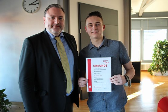 Tolle Ergebnisse bei Planspiel Börse 2019 (Foto: Karl-Heinz Herrmann) Tolle Ergebnisse bei Planspiel Börse 2019 (Foto: Karl-Heinz Herrmann)