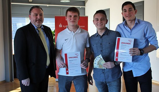 Tolle Ergebnisse bei Planspiel Börse 2019 (Foto: Karl-Heinz Herrmann) Tolle Ergebnisse bei Planspiel Börse 2019 (Foto: Karl-Heinz Herrmann)