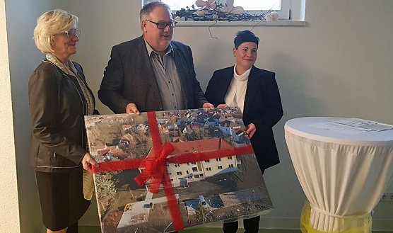 Senioren-WGs offiziell &uuml;bergeben (Foto: privat)