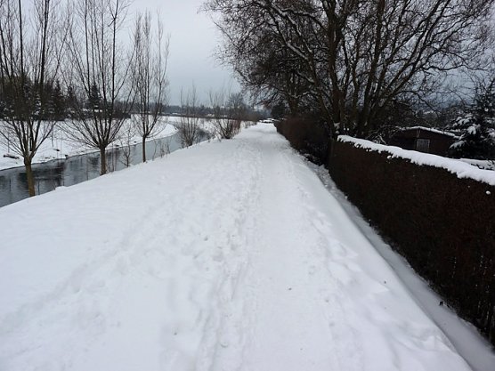 Weg an der Wipper (Foto: Karl-Heinz Herrmann) Weg an der Wipper (Foto: Karl-Heinz Herrmann)