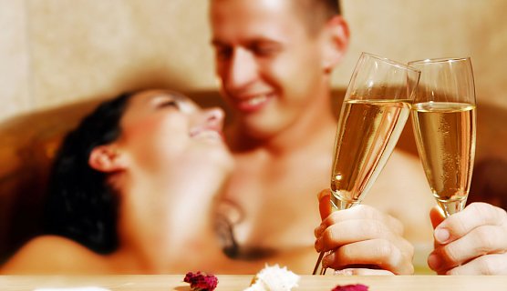 Romantischer Valentinstag in der Kyffhäuser-Therme (Foto: Kyffhäuser Therme) Romantischer Valentinstag in der Kyffhäuser-Therme (Foto: Kyffhäuser Therme)