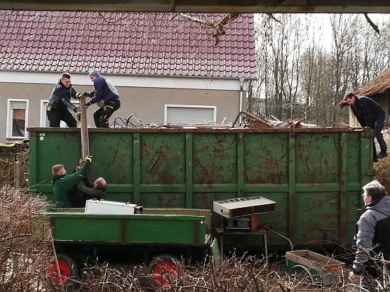 Schrottaktion 2.0 der Feuerwehr Clingen (Foto: Silvio Dietzel) Schrottaktion 2.0 der Feuerwehr Clingen (Foto: Silvio Dietzel)