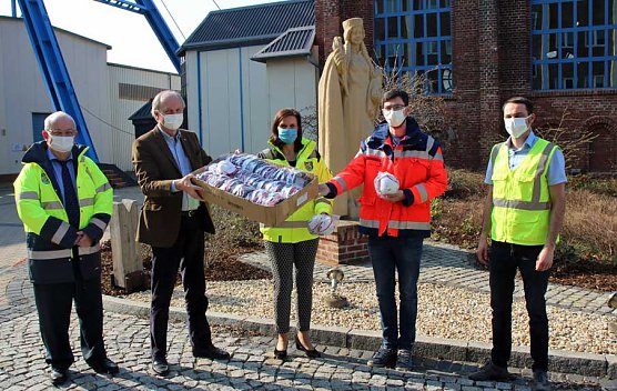 Spende der GSES: Mundschutzmasken f&uuml;r den KatSchutz (Foto: Karl-Heinz Herrmann)