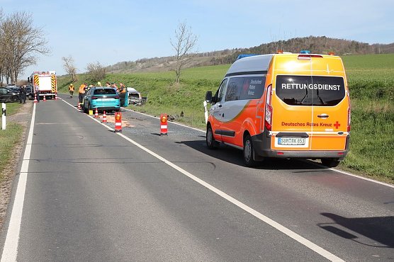 Vier Personen bei Unfall schwer verletzt (Foto: Silvio Dietzel)