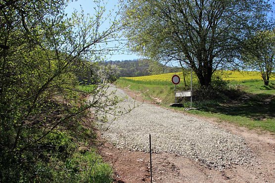 Sanierter Forstweg &uuml;bergeben (Foto: Karl-Heinz Herrmann)
