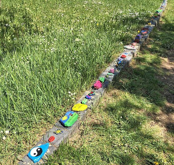 VdK Ortsverband Artern verl&auml;ngert Steinkette (Foto: Ina R&ouml;mer)