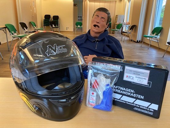 Ampel für Erste Hilfe Lehrgänge steht wieder auf GRÜN… (Foto: DRK Kyffhäuserkreis) Ampel für Erste Hilfe Lehrgänge steht wieder auf GRÜN… (Foto: DRK Kyffhäuserkreis)