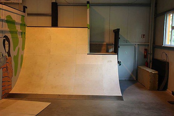 Skate Arena wird "aufgeh&uuml;bscht" (Foto: Karl-Heinz Herrmann)