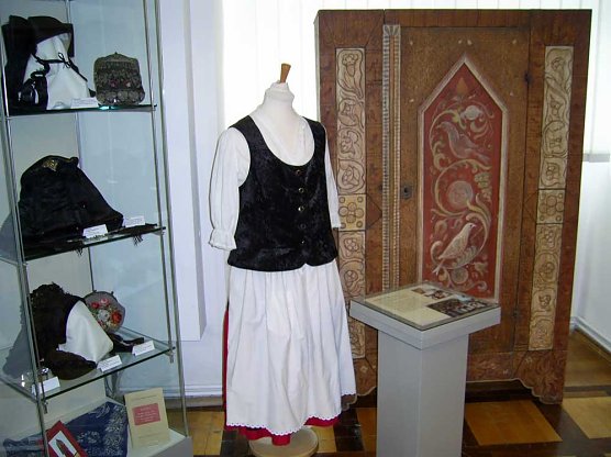 Bunt bemalt und fein gestickt� � (Foto: Regionalmuseum Bad Frankenhausen)