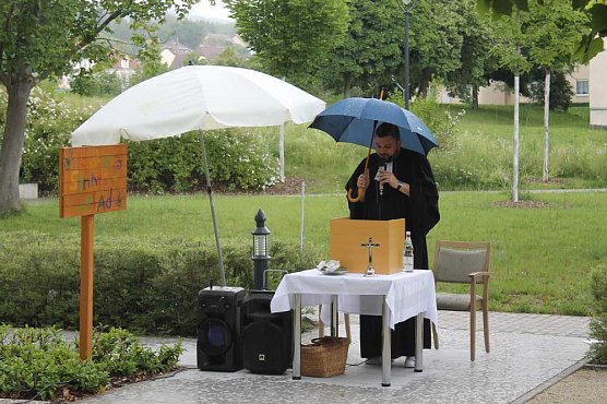 Freiluft Andacht (Foto: AWO-Seniorenresedenz) Freiluft Andacht (Foto: AWO-Seniorenresedenz)