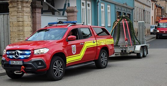 Zwei neue Bronzeglocken werden eingebaut (Foto: Karl-Heinz Herrmann) Zwei neue Bronzeglocken werden eingebaut (Foto: Karl-Heinz Herrmann)