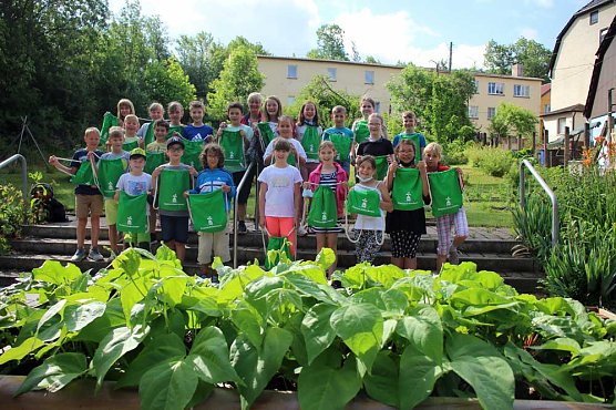 Heute wurde an der GS Franzberg geerntet und gesät (Foto: Karl-Heinz Herrmann) Heute wurde an der GS Franzberg geerntet und gesät (Foto: Karl-Heinz Herrmann)