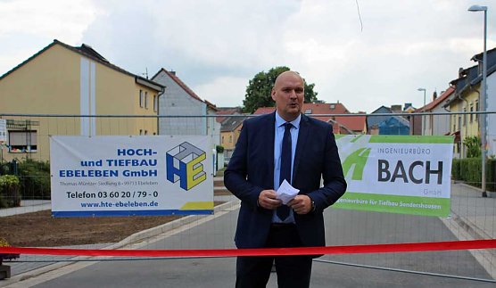 Aufatmen in Jecha, der Verkehr rollt wieder (Foto: Karl-Heinz Herrmann)
