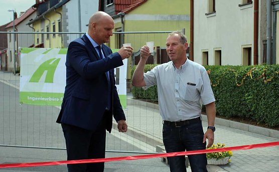 Aufatmen in Jecha, der Verkehr rollt wieder (Foto: Karl-Heinz Herrmann)
