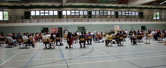 Eine unvergessliche Zeugnis&uuml;bergabe im SBZ (Foto: Karl-Heinz Herrmann)