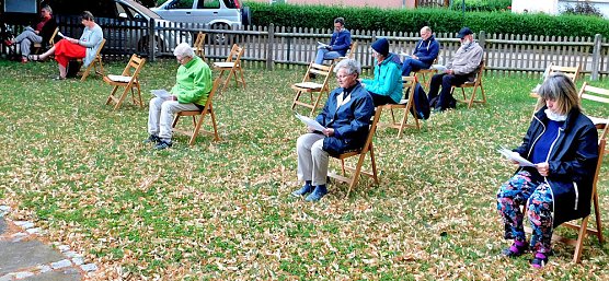 Chorproben unter Coronabedingungen (Foto: Peter Zimmer) Chorproben unter Coronabedingungen (Foto: Peter Zimmer)