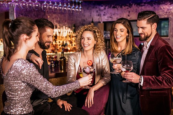 Beste Freunde feiern gern (Foto: mydays.de) Beste Freunde feiern gern (Foto: mydays.de)