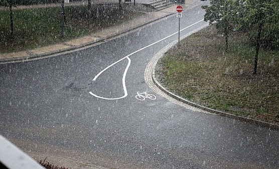 Kr&auml;ftiges Gewitter (Foto: Karl-Heinz Herrmann)