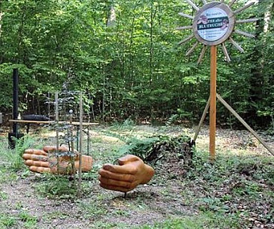 Mutter-Blutbuchen-Fest wird gefeiert (Foto: Karl-Heinz Herrmann)