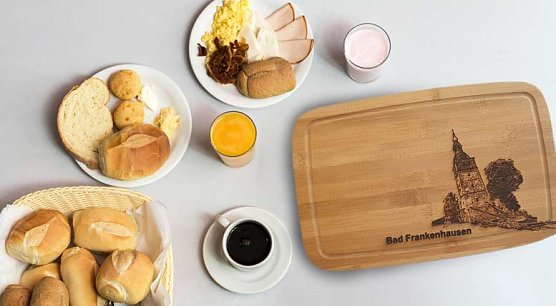 Fr&uuml;hst&uuml;cken mit dem Schiefen Turm von Bad Frankenhausen&reg; � (Foto: Stadtmarketing Bad Frankenhausen)