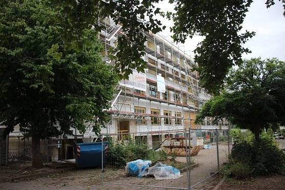 Innenstaatssekretär mit Förderbescheiden für Feuerwehrfahrzeuge (Foto: Karl-Heinz Herrmann) Innenstaatssekretär mit Förderbescheiden für Feuerwehrfahrzeuge (Foto: Karl-Heinz Herrmann)
