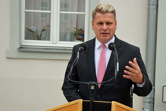 Startschuss für Bürgerbus in Bad Frankenhausen (Foto: Karl-Heinz Herrmann) Startschuss für Bürgerbus in Bad Frankenhausen (Foto: Karl-Heinz Herrmann)