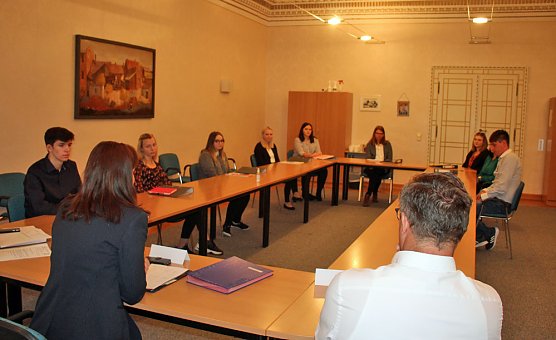 Ausbildungsbeginn im Landratsamt Kyffhäuserkreis (Foto: Karl-Heinz Herrmann) Ausbildungsbeginn im Landratsamt Kyffhäuserkreis (Foto: Karl-Heinz Herrmann)