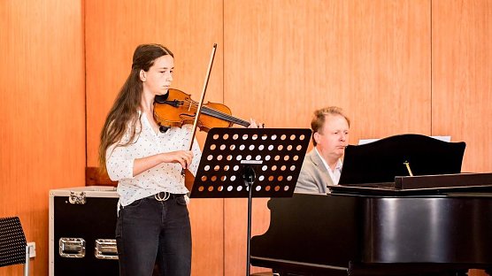 Jugendweihe mit Verspätung (Foto: Adrian Liebau) Jugendweihe mit Verspätung (Foto: Adrian Liebau)