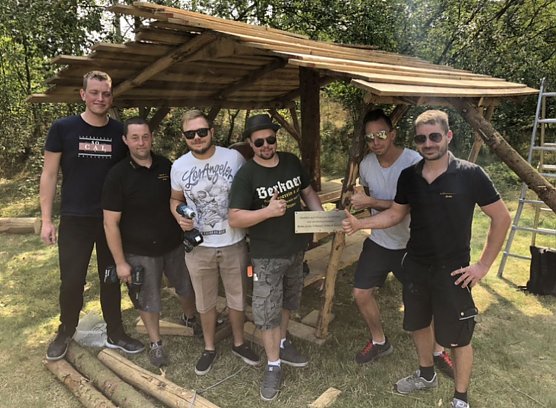 F&uuml;nf Kirmesgesellschaften haben nicht nur gefeiert (Foto: Thomas Lutze)