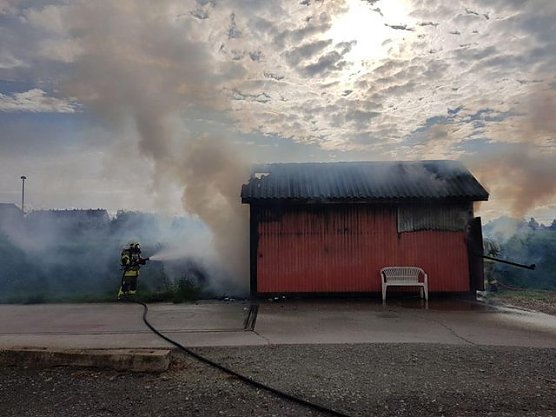 Brandeinsatz in Roßleben (Foto: Mathias Seifert und Benjamin Voigt) Brandeinsatz in Roßleben (Foto: Mathias Seifert und Benjamin Voigt)
