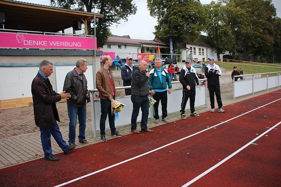 Faustball: Trotz Regens Turnier durchgezogen (Foto: Karl-Heinz Herrmann)
