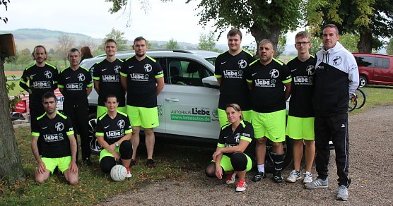 Faustball: Trotz Regens Turnier durchgezogen (Foto: Karl-Heinz Herrmann)