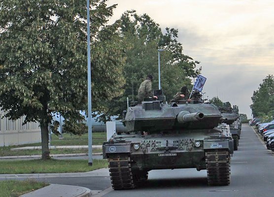 Panzerkompanie in Bad Frankenhausen verabschiedet (Foto: Karl-Heinz Herrmann) Panzerkompanie in Bad Frankenhausen verabschiedet (Foto: Karl-Heinz Herrmann)