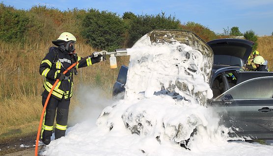 Autobrand auf der Autobahn (Foto: S.Dietzel) Autobrand auf der Autobahn (Foto: S.Dietzel)