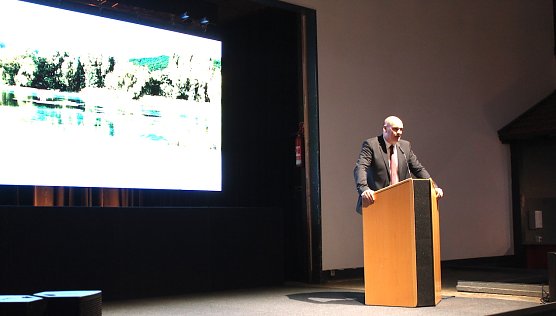 Bürgermeister Steffen Grimm eröffnet den Abend (Foto: Eva Maria Wiegand) Bürgermeister Steffen Grimm eröffnet den Abend (Foto: Eva Maria Wiegand)
