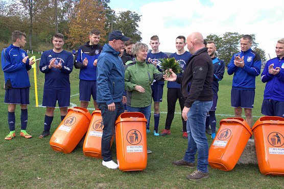Der VfB Oldisleben bedankt sich f&uuml;r solide Papierk&ouml;rbe (Foto: B. Wollweber)