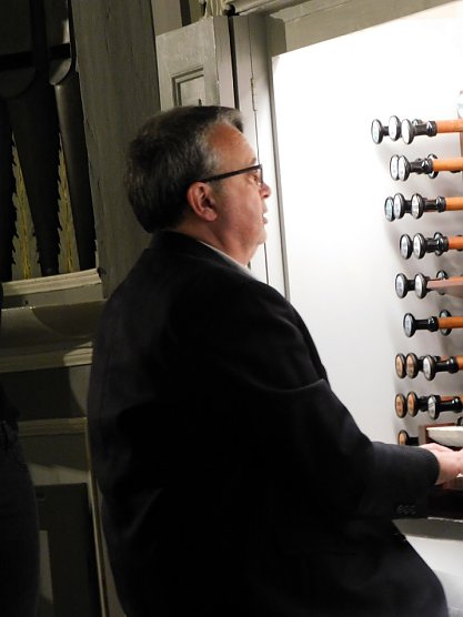 Meisterspieler an Meisterorgel (Foto: Peter Zimmer) Meisterspieler an Meisterorgel (Foto: Peter Zimmer)